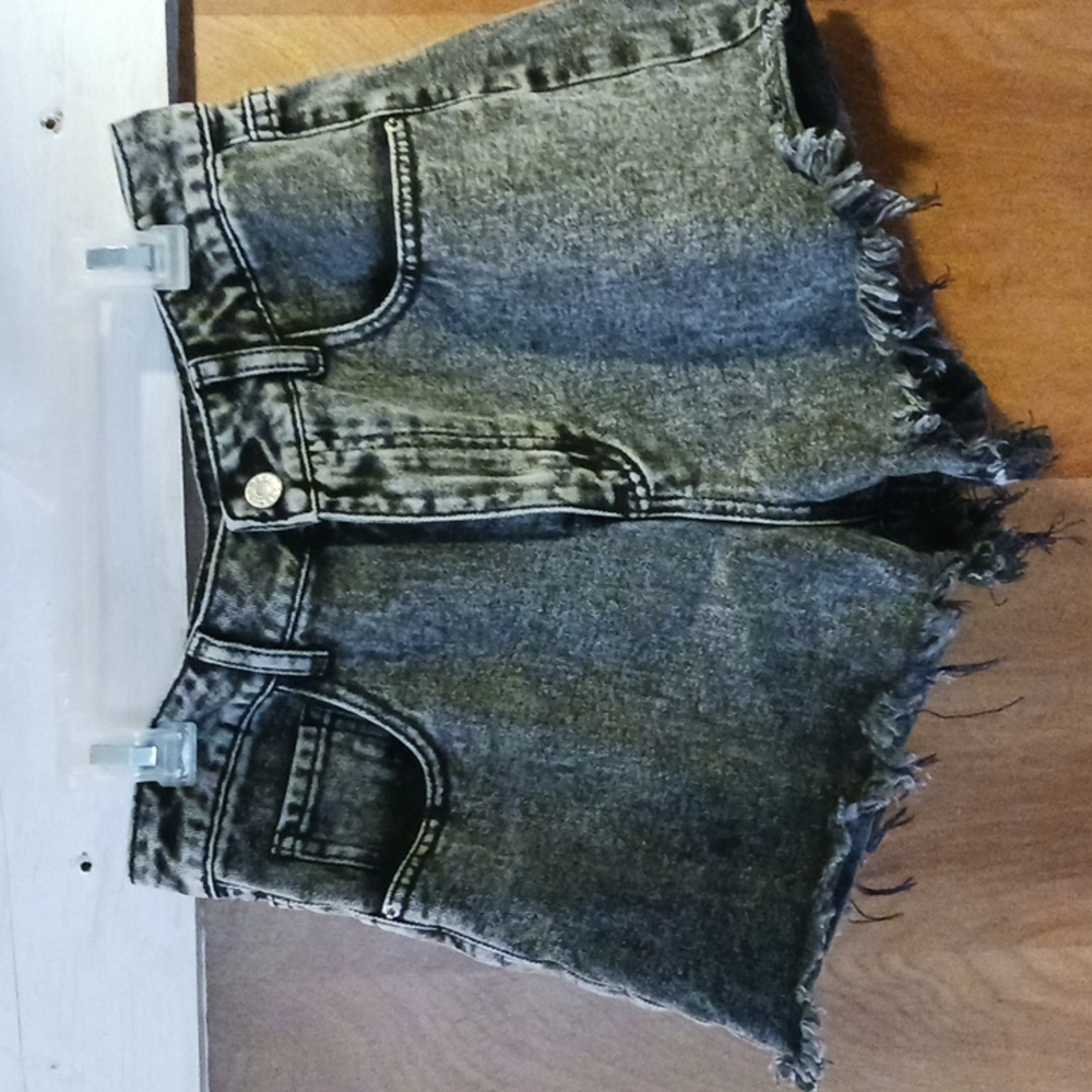 Women's size 6 cut off black denim shorts
